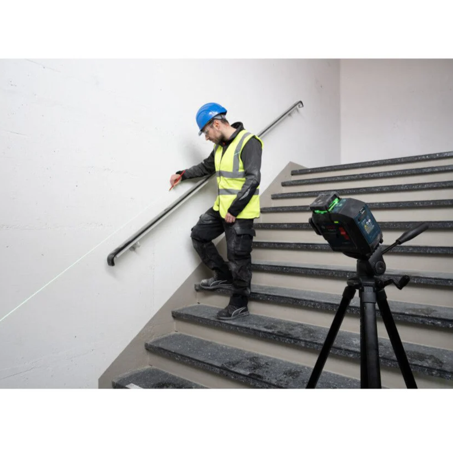 Bosch-Self-Leveling-GLL300-42GL-Green-Line-Laser-Tool-Kit