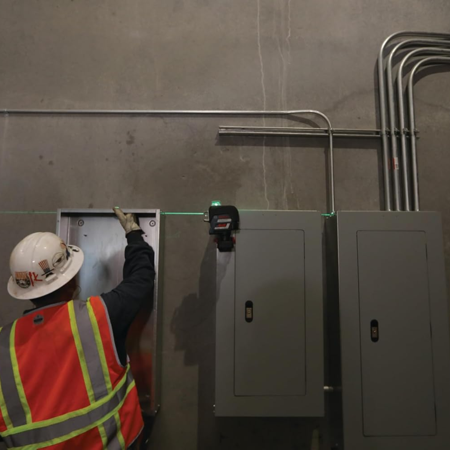 GLL3-330CG-12V-Max-Connected-Laser-for-Alignment-and-Leveling-330ft-Range