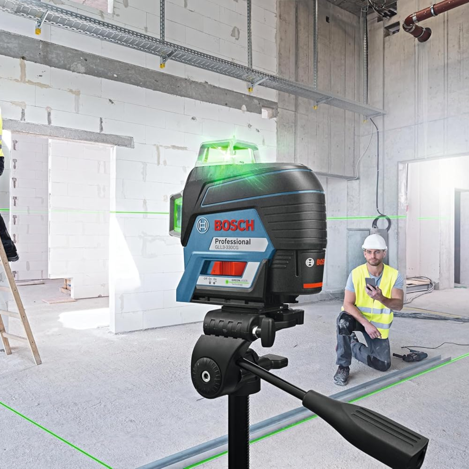 Green-Beam-Laser-Level-Bosch-GLL3-330CG-Vertical-Horizontal-Line-Generation