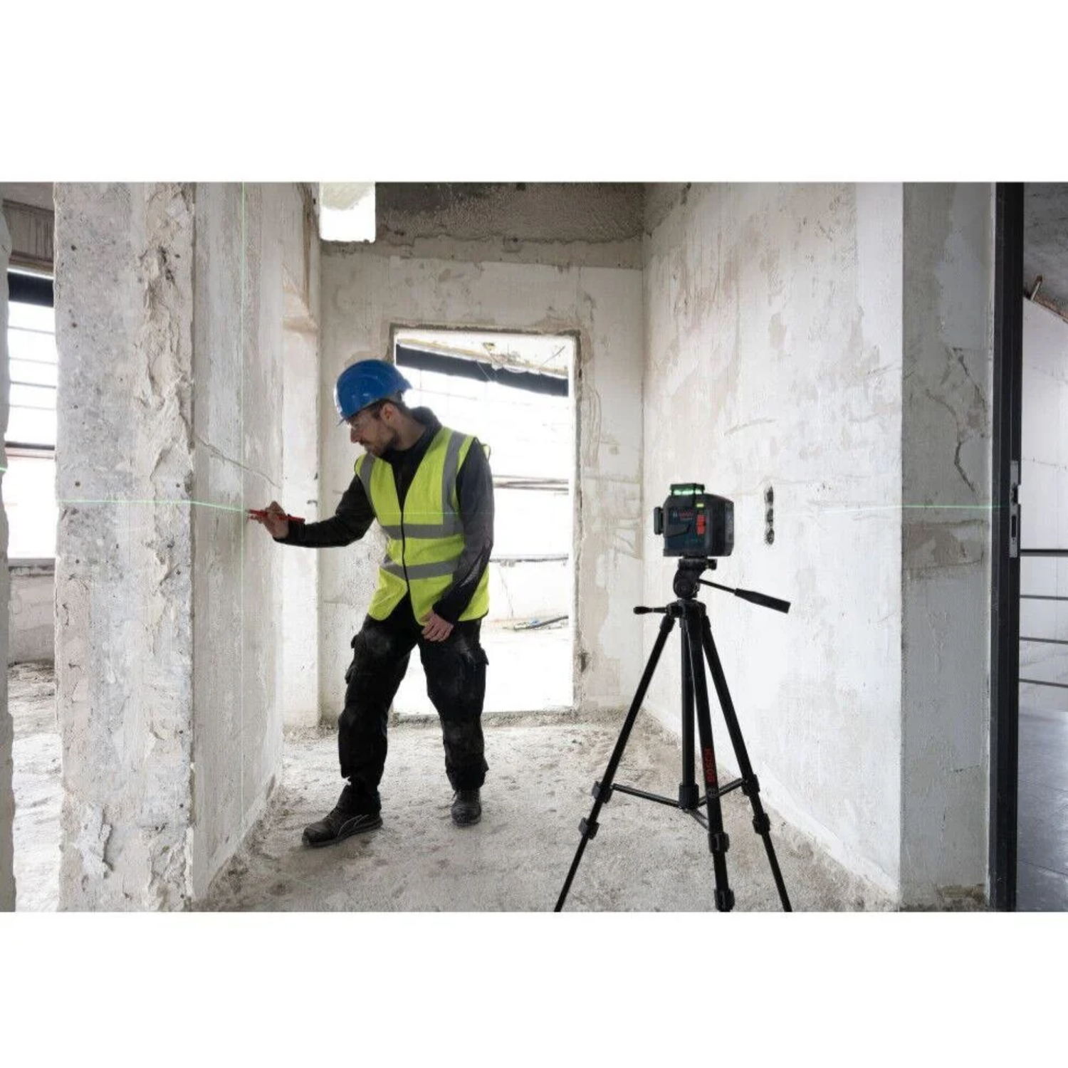 Green-Laser-Level-GLL300-42GL-Three-Plane-360-Degree-Jobsite