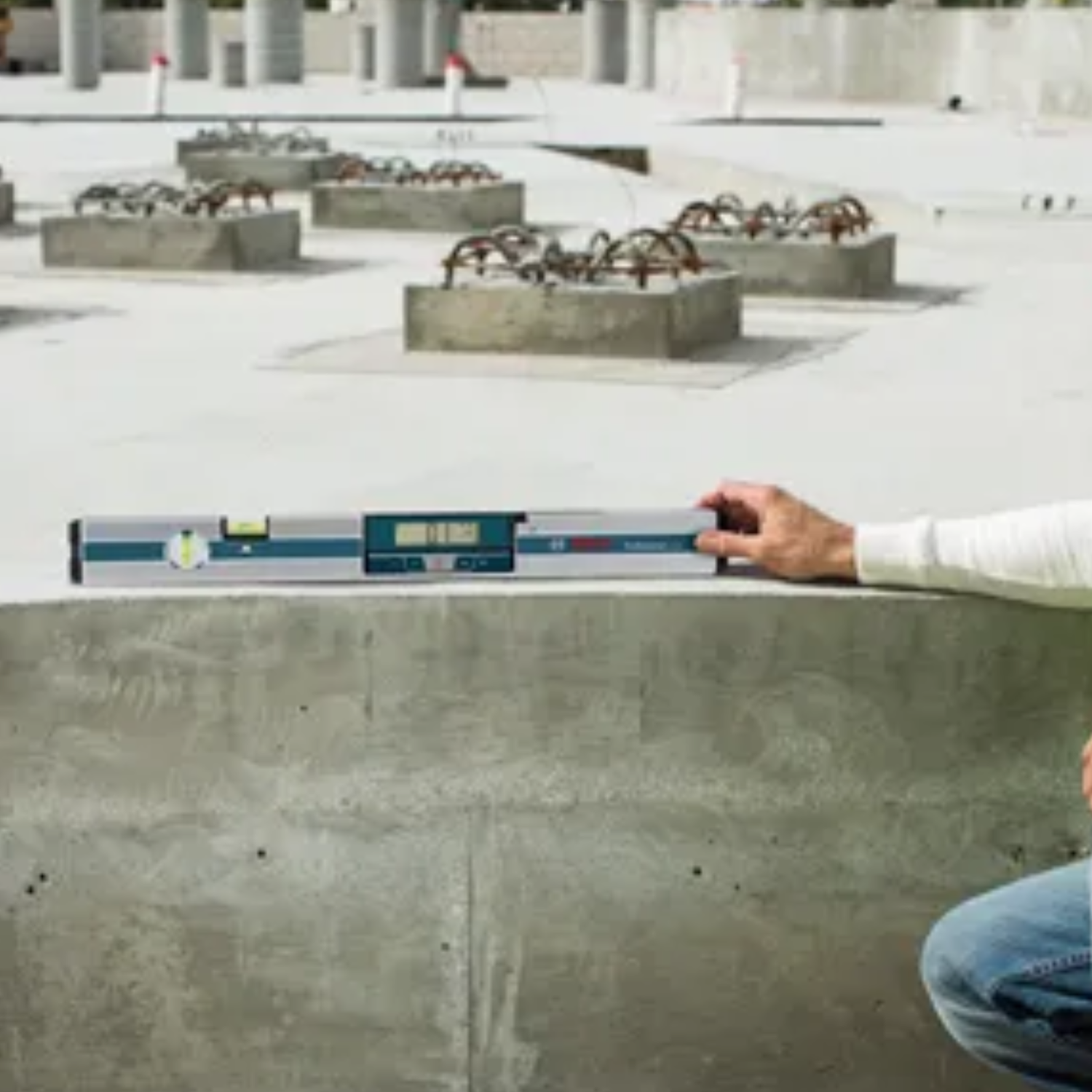 Professional-Bosch-GIM-60-Builders-Level-24-Inch-Leveling-Tool